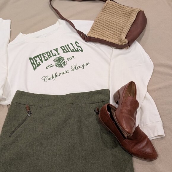 NWT Oversized "Beverly Hills" Sweatshirt - Women sz M - Picture 7 of 9